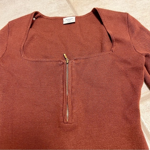 Abercrombie & Fitch-Long-Sleeve Half-Zip Mini Sweater Dress-Size: XSP Rusty. - Picture 4 of 12